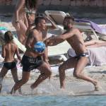Marco Verratti a Formentera: incanta i bagnanti giocando con la palla FOTO