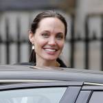 Angelina Jolie, tailleur elegante e tacchi a Londra FOTO