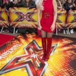 Rita Ora copia Irina Shayk: stesso abito rosso firmato Versace FOTO