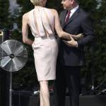 Charlene di Monaco sensuale, tubino color cipria con schiena scoperta FOTO