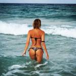 Alessia Marcuzzi, lato b perfetto al mare FOTO