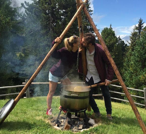 Michelle Hunziker, bacio con Tomaso Trussardi su Instagram FOTO