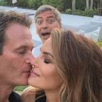 Bacio tra Crawford e Gerber: George Clooney è il "rovinafoto"