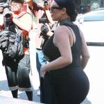 Kim Kardashian incinta ed elegante anche dal dottore7