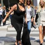 Kim Kardashian incinta ed elegante anche dal dottore14