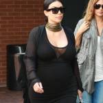 Kim Kardashian incinta ed elegante anche dal dottore11