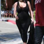 Kim Kardashian incinta ed elegante anche dal dottore9