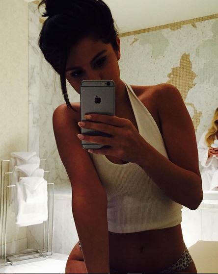 Selena Gomez, slip leopardato su Instagram FOTO