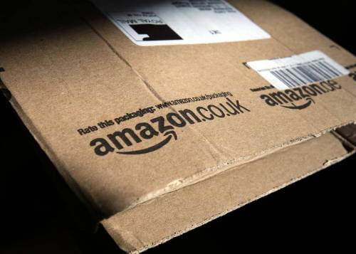 Amazon, "Lavorarci è un inferno": ecco cosa c'è dietro i pacchi