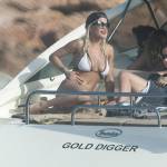 Rita Ora in bikini: vacanza a Ibiza con gli amici FOTO 1
