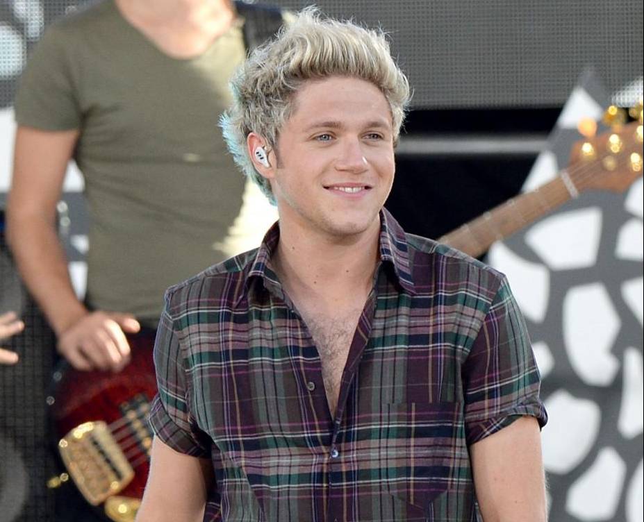 One Direction, Niall Horan flirta con la presentatrice Lorraine Kelly