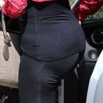 Khloé Kardashian, curve "esplosive" in tenuta sportiva FOTO 1