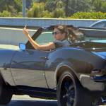 Kendall Jenner, addio finesse: alza dito medio ai paparazzi FOTO 7