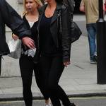 Natalie Imbruglia a Londra: look total black e tacchi FOTO 4