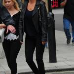 Natalie Imbruglia a Londra: look total black e tacchi FOTO 7