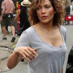Jennifer Lopez struccata con capelli corti per "Shades of Blue" 8