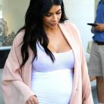 Kim Kardashian, abito super aderente in gravidanza FOTO 4