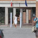 Agnese landini, moglie precaria di Renzi esce da scuola15