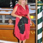 Catherine Deneuve a Veenzia con l'abito a confetto3