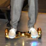 Wiz Khalifa si muove su hoverboard d'oro dopo arresto 3