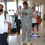 Wiz Khalifa si muove su hoverboard d'oro dopo arresto10