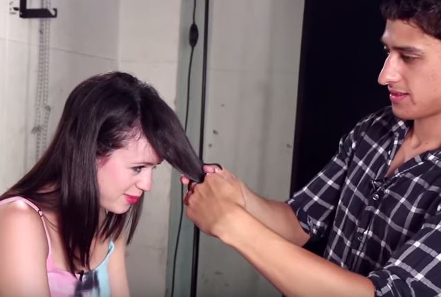 Uomini tagliano i capelli alle loro fidanzate VIDEO esperiemento