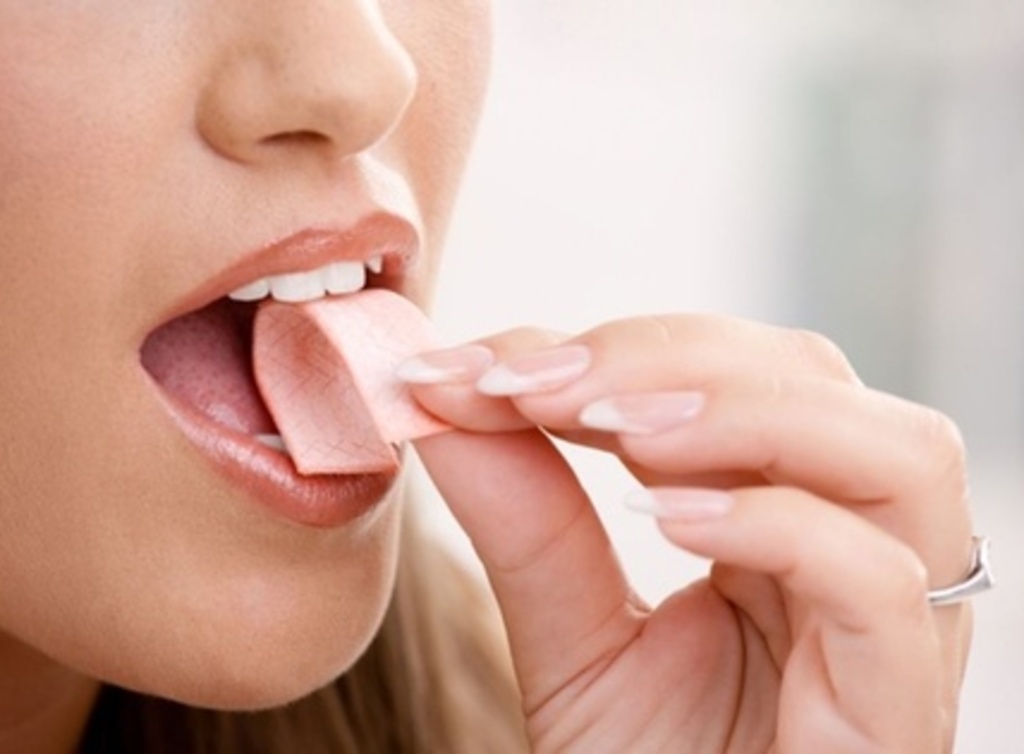 Stress? Mastica un chewing gum per 3 minuti: aiuta