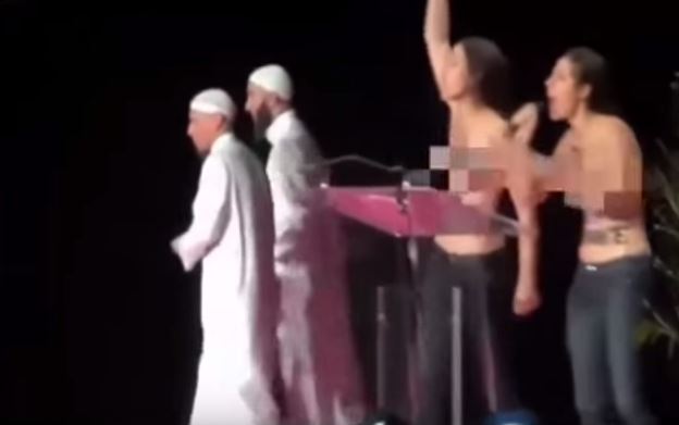 Blitz Femen: in topless al convegno islamico sulle donne VIDEO