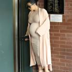 Kim Kardashian, abito color carne al sesto mese di gravidanza7