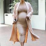 Kim Kardashian, abito color carne al sesto mese di gravidanza2