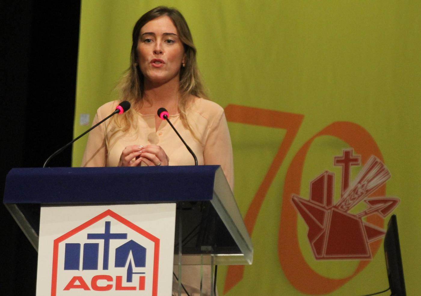 Maria Elena Boschi: pantalone panna e blusa ad Arezzo FOTO