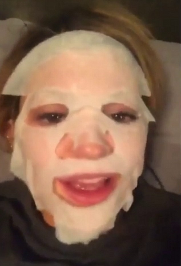 Kylie Jenner, il segreto della bellezza? La maschera notturna2