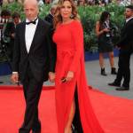 Venezia, red carpet: Daniela Santanchè con l'abito rosso lungo