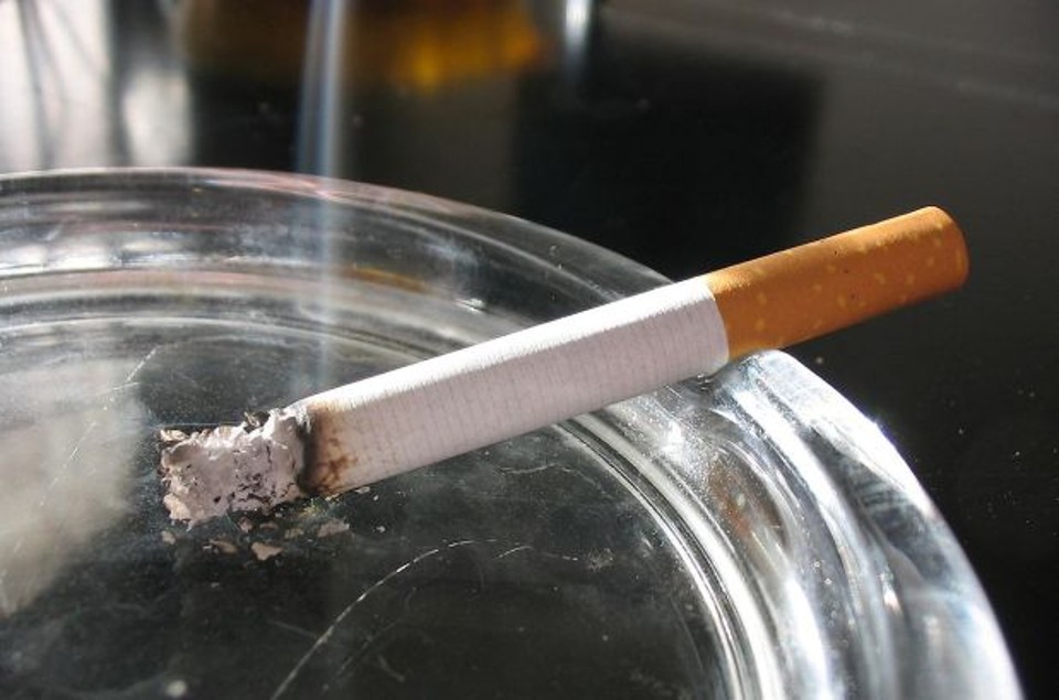 Sigarette vietate in auto e addio pacchetti da 10: le novità