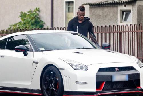 Mario Balotelli, ancora guai: addio Lamborghini. Ecco perché