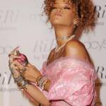 Rihanna ingrassata? Curve lievitate per la cantante FOTO