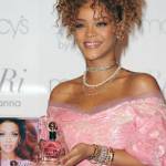 Rihanna ingrassata? Curve lievitate per la cantante FOTO 15