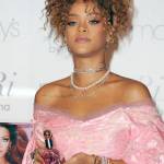 Rihanna ingrassata? Curve lievitate per la cantante FOTO 17
