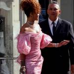 Rihanna ingrassata? Curve lievitate per la cantante FOTO 24