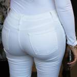 Khloé Kardashian: look total white per lo shopping a Los Angeles