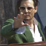FOTO Johnny Depp alla Mostra di Venezia. Fan sviene