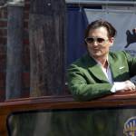 FOTO Johnny Depp alla Mostra di Venezia. Fan sviene