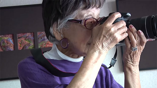 Tsuneko, 101 anni, è la prima fotoreporter donna