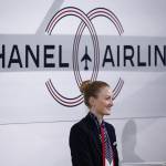 Chanel prende il "volo": sfilata si trasforma in aeroporto FOTO8