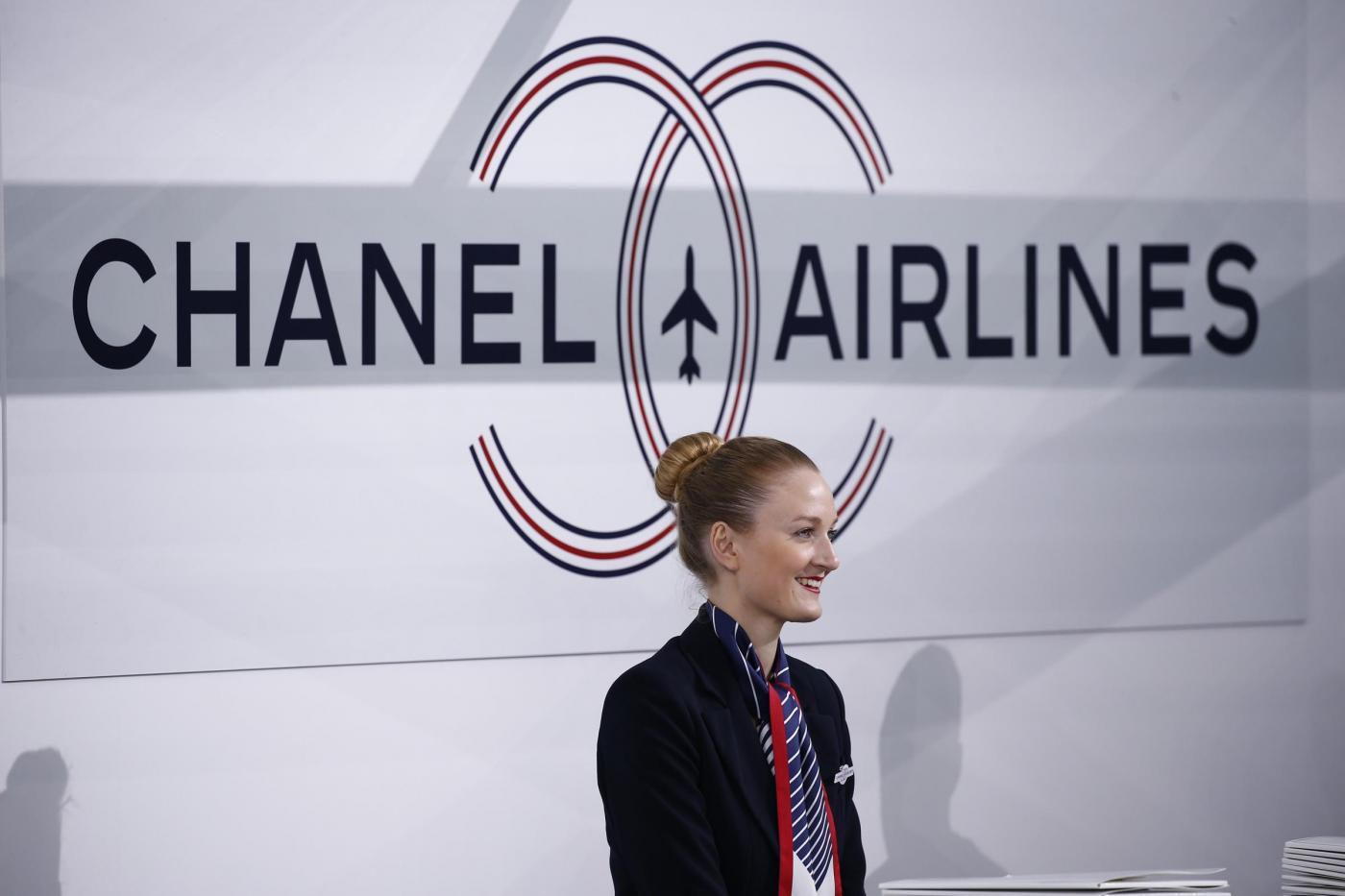 Chanel prende il "volo": sfilata si trasforma in aeroporto FOTO8