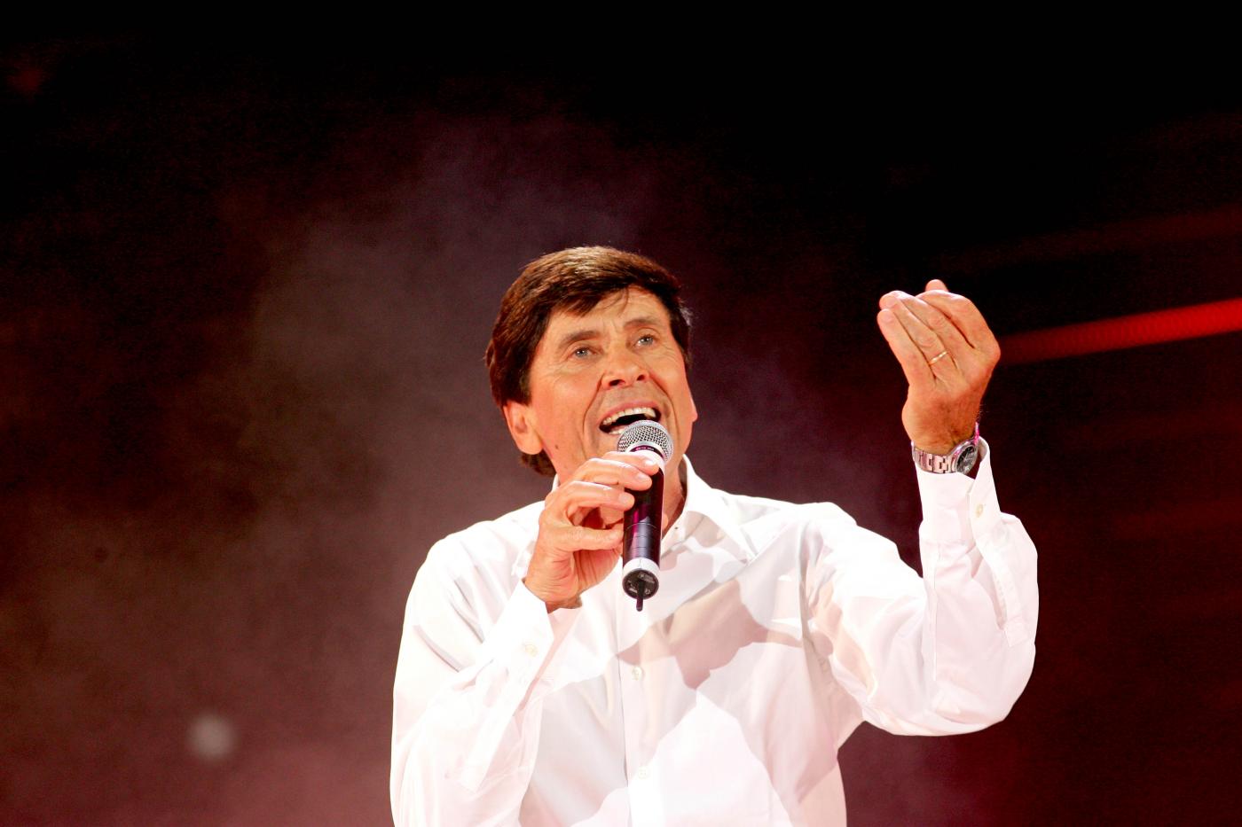 Gianni Morandi com'era e com'è: FOTO del cantante