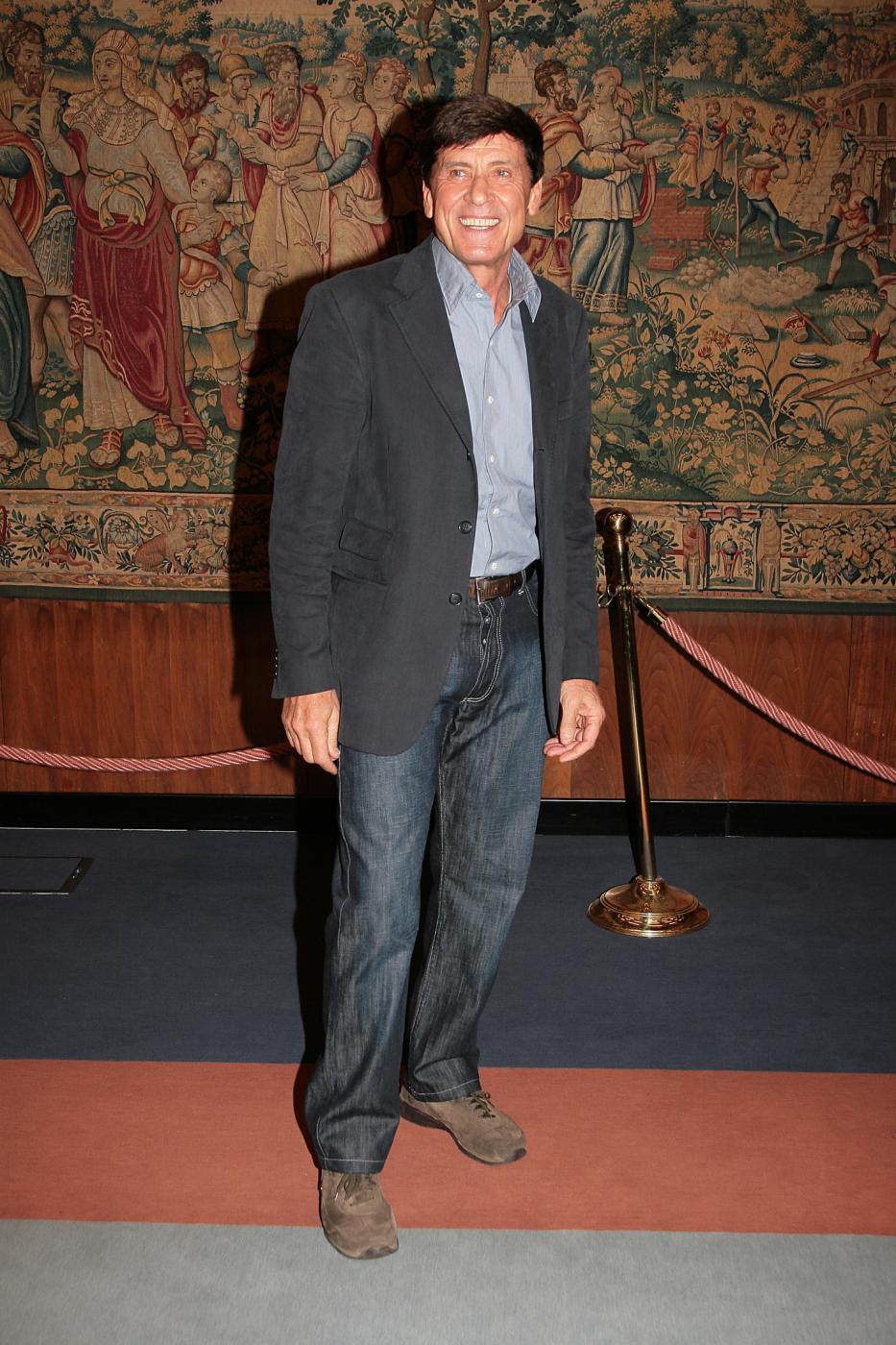 Gianni Morandi com'era e com'è: FOTO del cantante