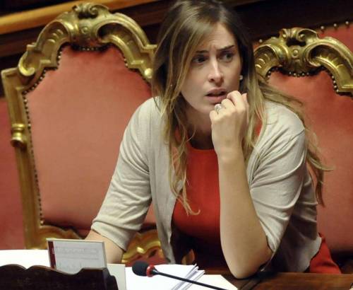 Maria Elena Boschi, vestito aderente al Senato FOTO