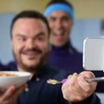 Selfie Spoon il bastone per farsi gli autoscatti a colazione3
