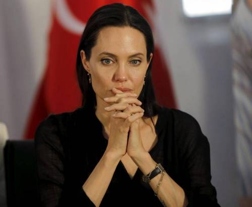 Angelina Jolie gelosa di Brad Pitt per colpa di Sienna Miller
